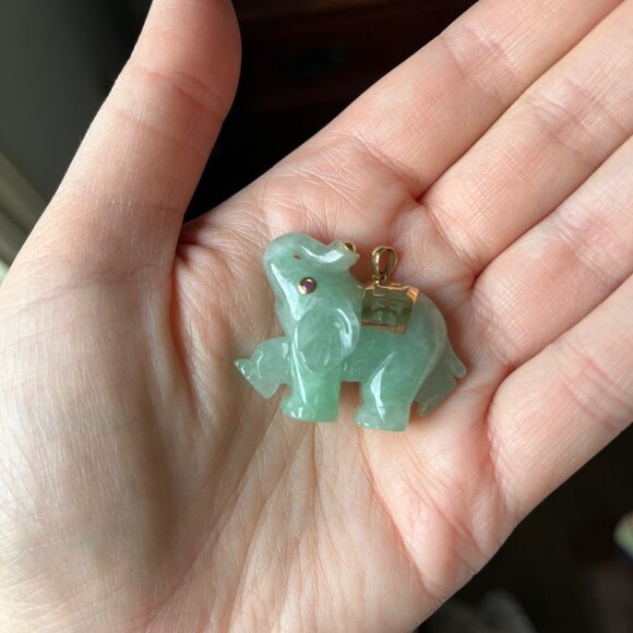 Jade 14K Gold Elephant Pendant for necklace - Picture 5 of 5